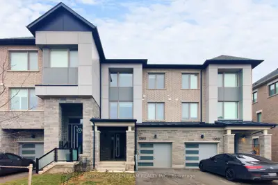 Att/Row/Townhouse in Oakville
