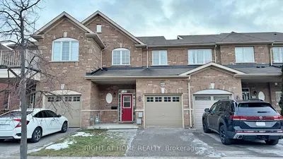 Att/Row/Townhouse in Milton