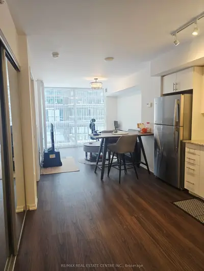 3091 Dufferin Street 319, Toronto W04, ON M6A 0C4