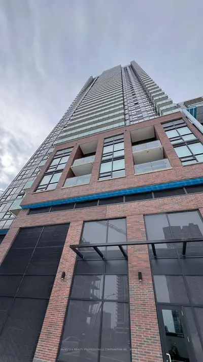 4130 Parkside Village Drive 403, Mississauga, ON L5B 0L7