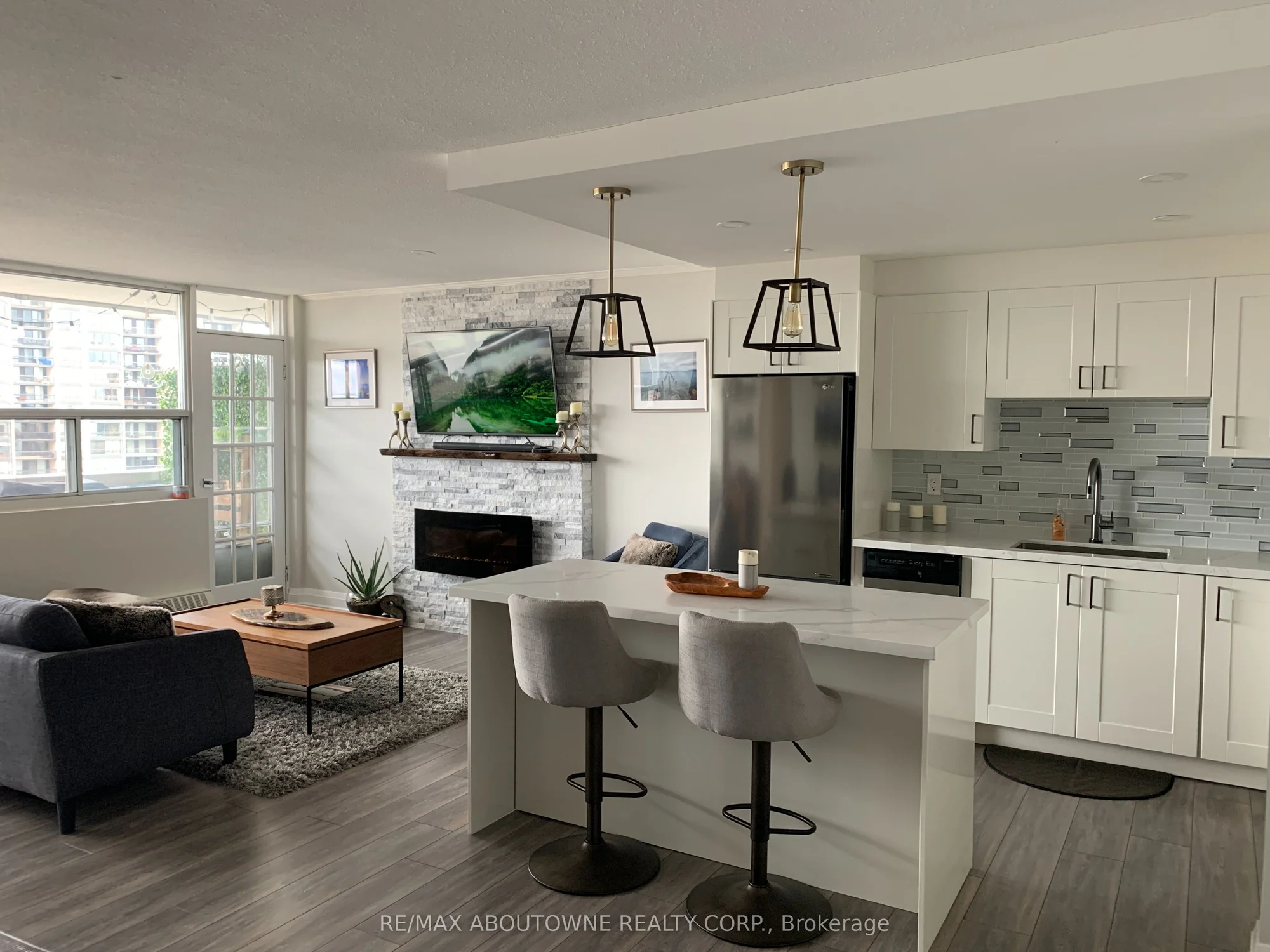 2263 Marine Drive 1704, Oakville, ON L6L 5K1