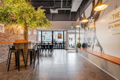 325 Central Parkway W 11, Mississauga, On L5b 3x9