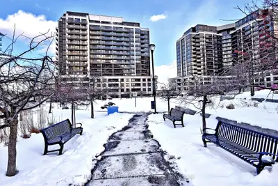 1 De Boers Drive 814, Toronto W05, ON L4J 6X1