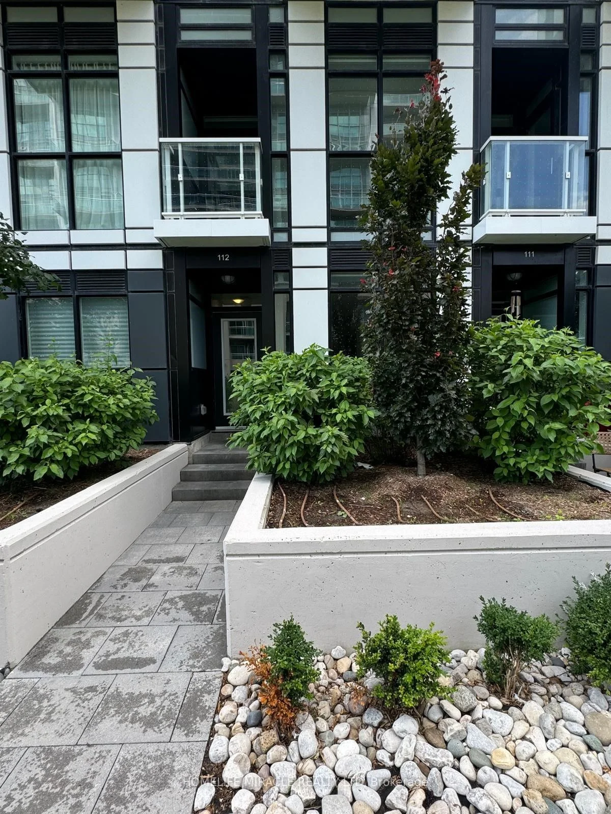 251 Manitoba Street 112, Toronto W06, ON M8Y 4G9