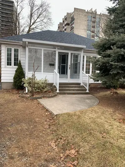 Detached in Oakville