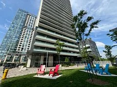 30 Samuel Wood Way 812, Toronto W08, ON M9B 0C9