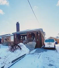 15 Lantos Court W, Toronto W05, On M3m 1g3