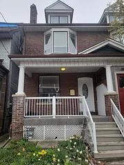 984 Ossington Avenue Main, Toronto W02, ON M6G 3V6
