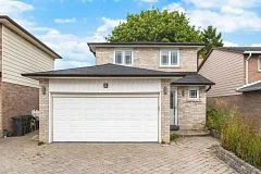 5 Magdalena Court, Toronto W10, On M9v 4s7