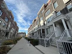 125 Long Branch Avenue 21, Toronto W06, On M8w 0a9