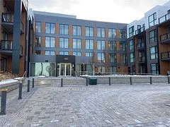 150 Sabina Drive 101, Oakville, ON L6H 7C3