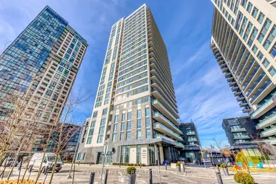30 Samuel Wood Way 204, Toronto W08, ON M9B 1B1