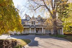 184 Chartwell Road, Oakville, On L6j 3z8