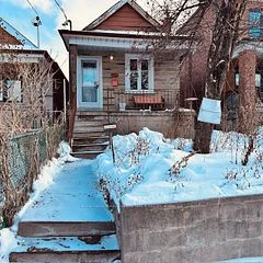 279 Mcroberts Avenue, Toronto W03, On M6e 4p8