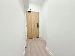 1 Fairview Road E 405, Mississauga, ON L5A 4C6