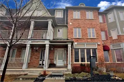 Att/Row/Townhouse in Milton