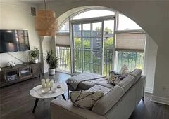 459 Kerr Street 404, Oakville, ON L6K 3C2