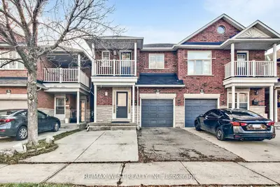 40 San Gabriele Place, Toronto W05, On M9l 3a4