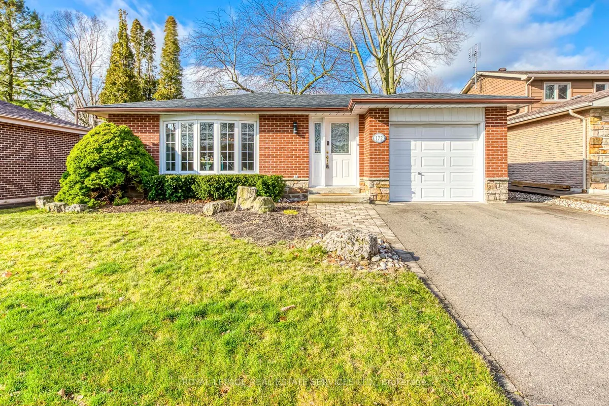 172 Arichat Road, Oakville, ON L6J 5N4