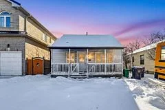 3032 Victory Crescent, Mississauga, ON L4T 1L4