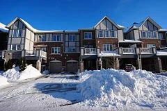 Att/Row/Townhouse in Oakville