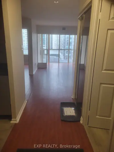 285 Enfield Place 612, Mississauga, On L5b 3y6