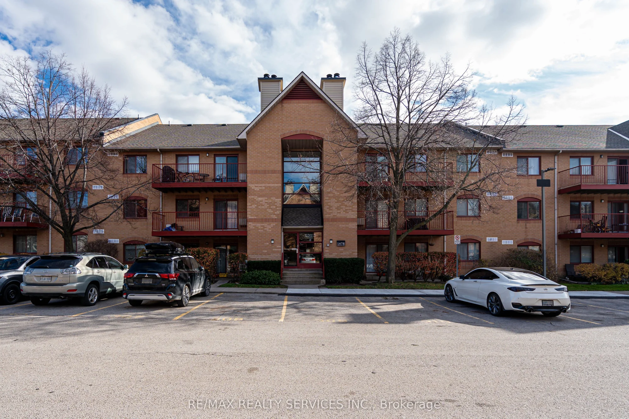 Condo Apartment in Oakville