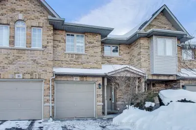 Condo Townhouse in Burlington