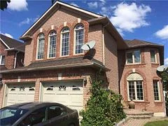 2406 Yorktown Circle, Mississauga, ON L5M 5Y2