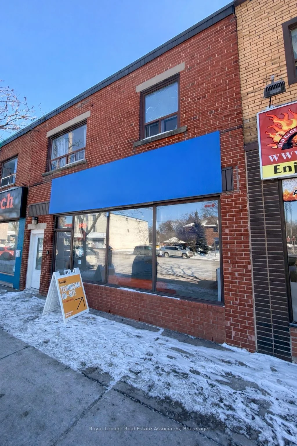 237 Lakeshore Road E, Mississauga, ON L5G 1G8