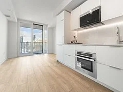 1 Fairview Road 1207, Mississauga, ON L5A 4C6