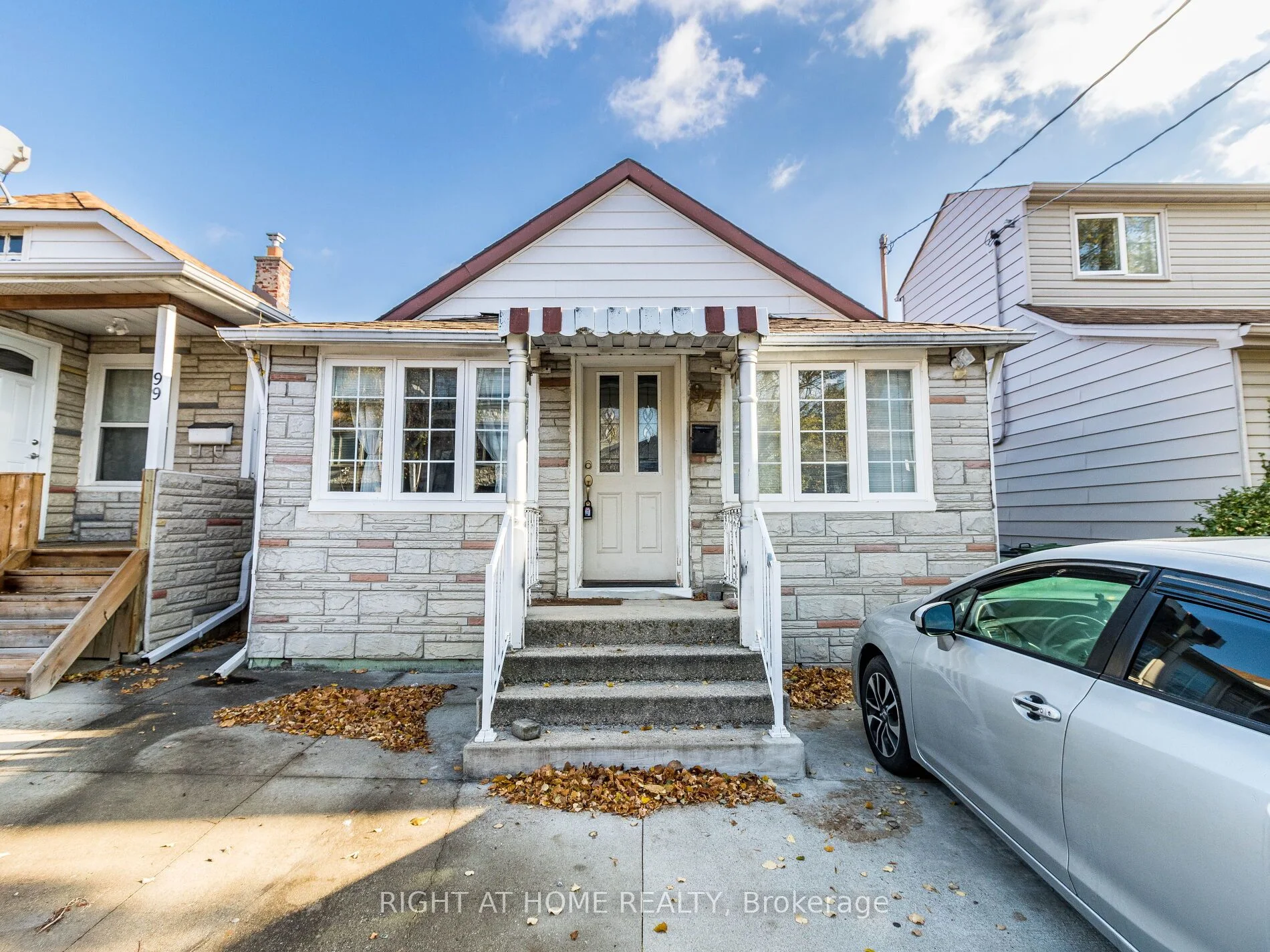 97 29th Street, Toronto W06, On M8w 3b1