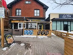 94 Lake Shore Road E B, Mississauga, ON L5G 1E3