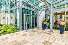 2240 Lake Shore Boulevard W 802, Toronto W06, ON M8V 0B1