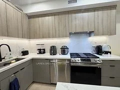 37 Boustead Avenue 1, Toronto W01, ON M6R 1Y7