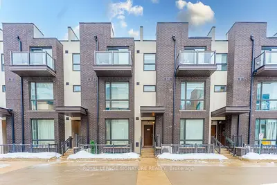 26 Fieldway Road 43, Toronto W08, ON M8Z 0E3