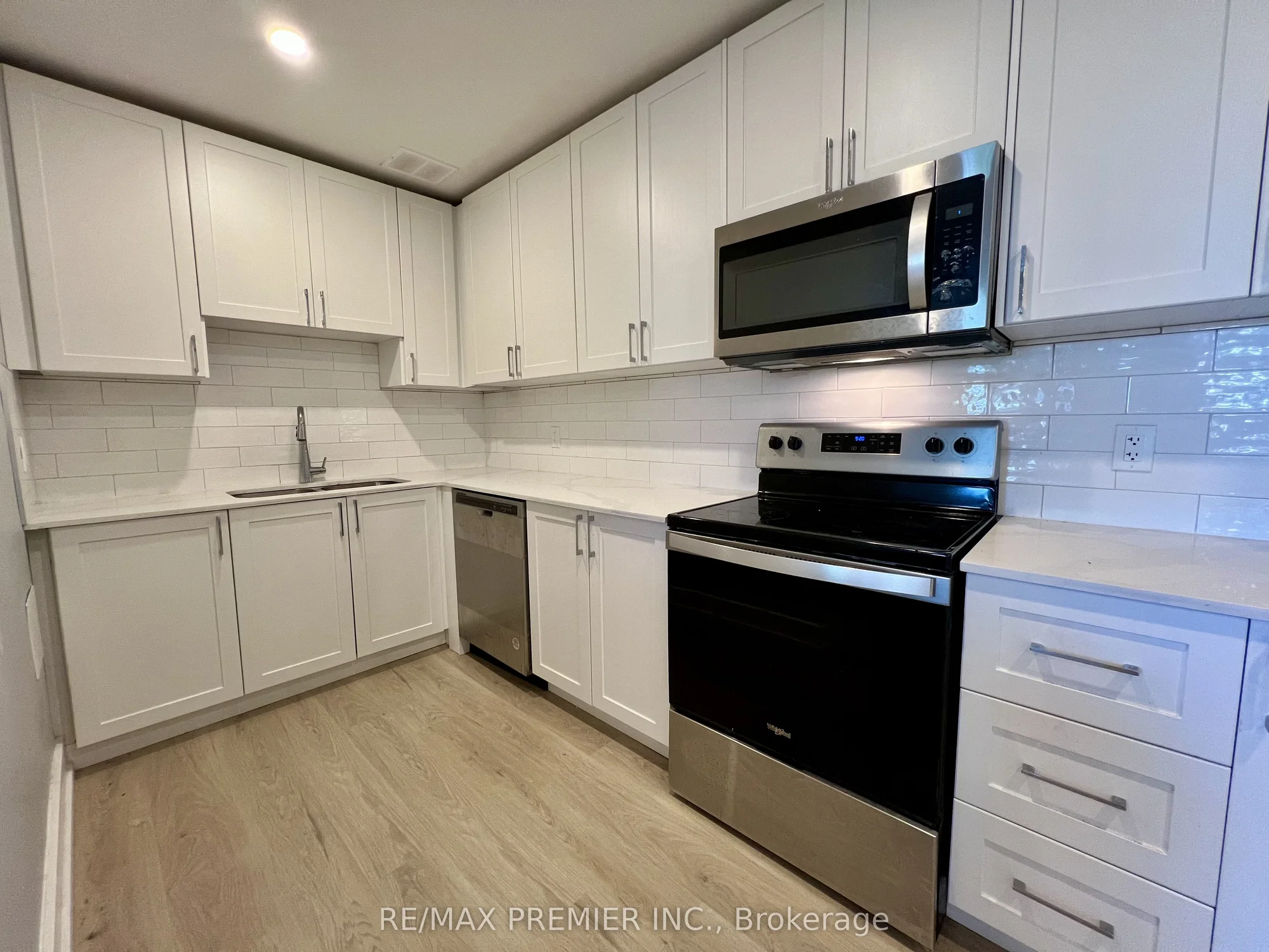 3046 Jaguar Valley Drive 302, Mississauga, On L5a 2j3
