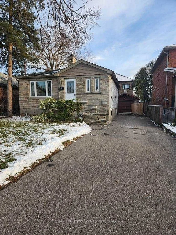 888 Tenth Street Lower, Mississauga, On L5e 1s9
