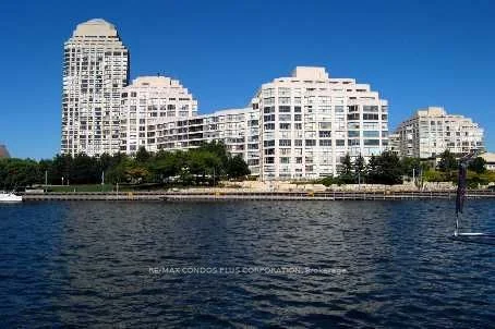 2261 Lake Shore Boulevard W 906, Toronto W06, ON M8V 3X1