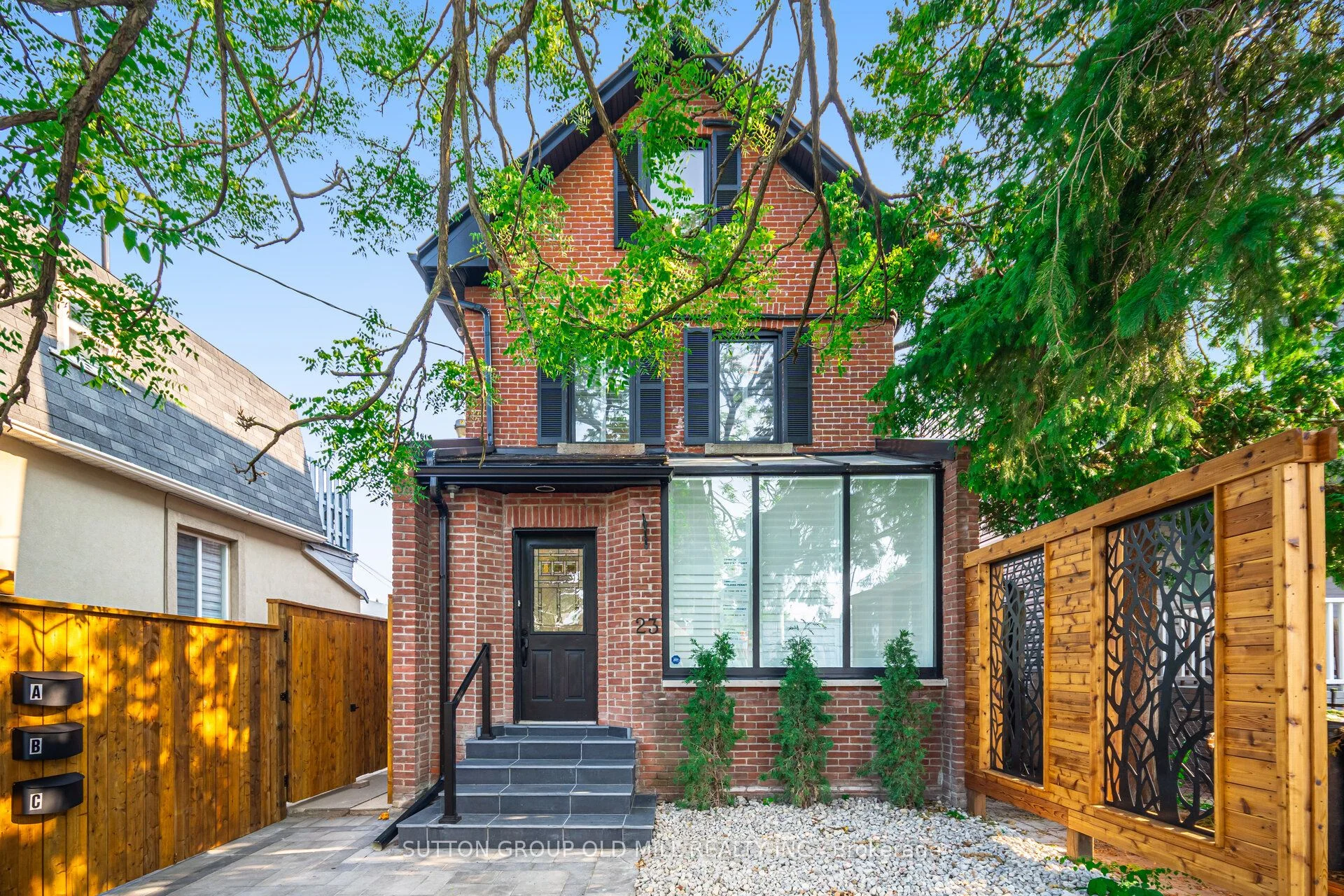 23 Maria Street 3, Toronto W02, ON M6P 1W1