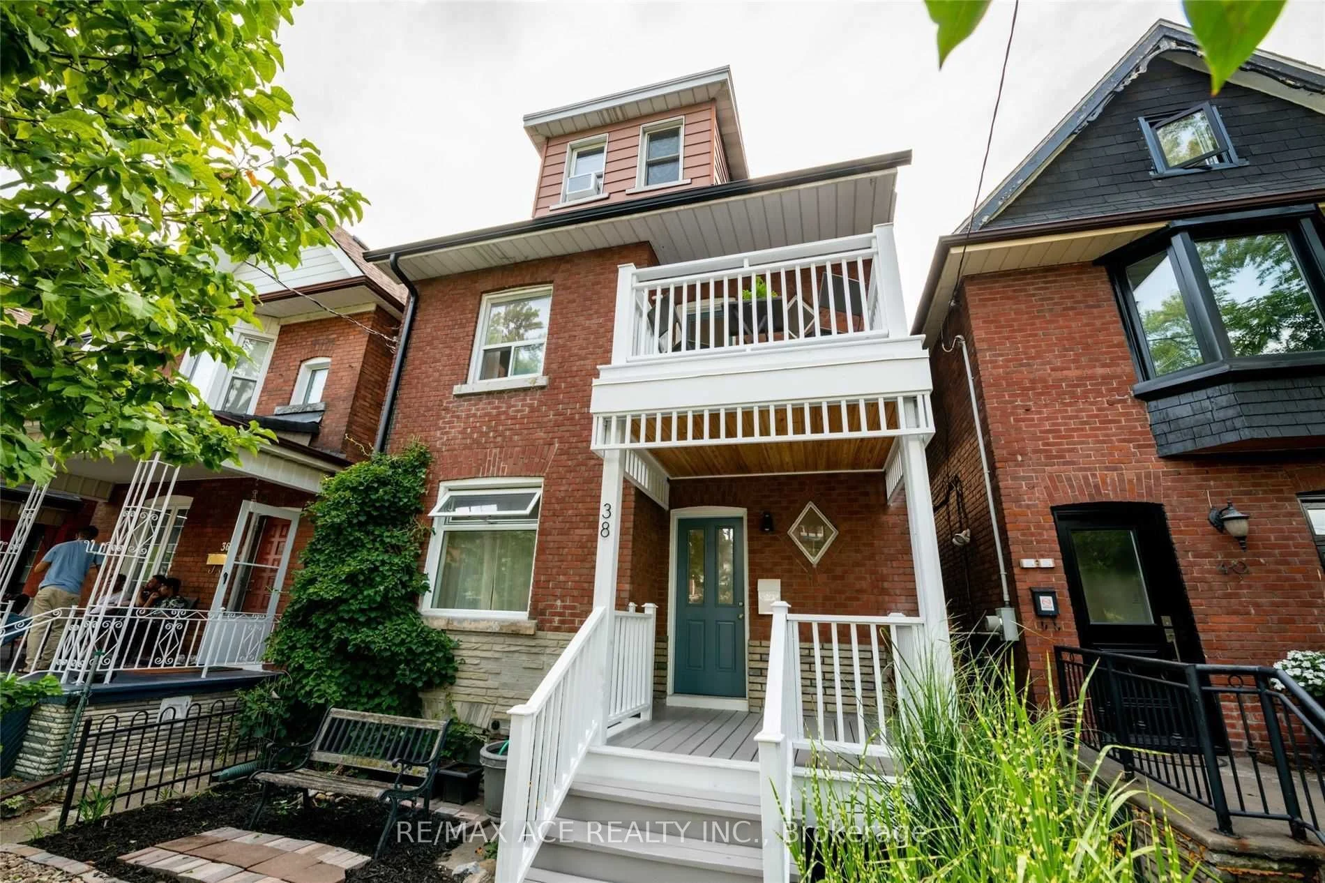 38 Emerson Avenue Room A, Toronto W02, ON M6H 3S8