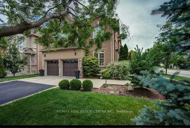 87 Great Lakes Boulevard, Oakville, ON L6L 6V7
