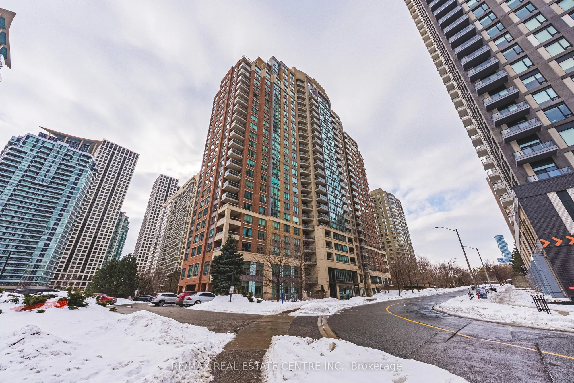 156 Enfield Place 2201, Mississauga, ON L5B 4L8
