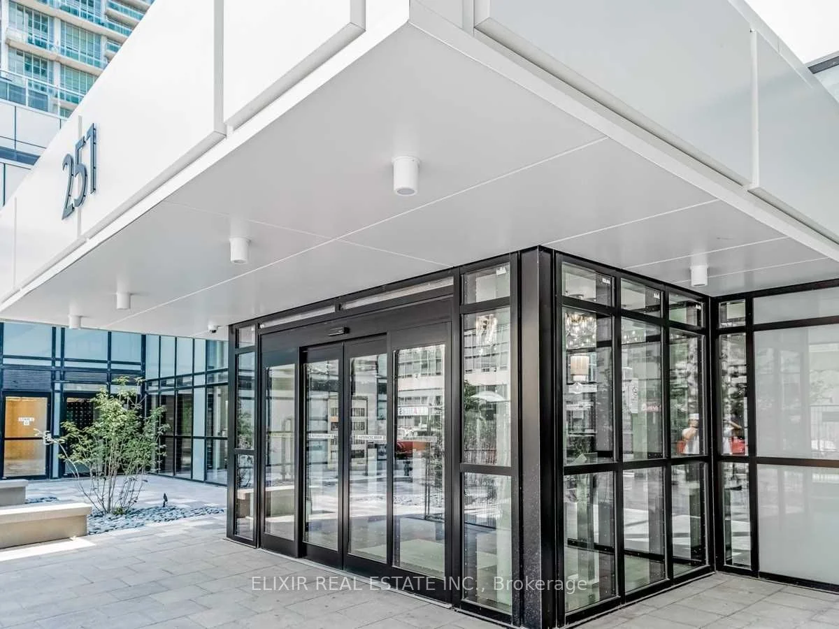 251 Manitoba Street 724, Toronto W06, ON M8Y 4G9