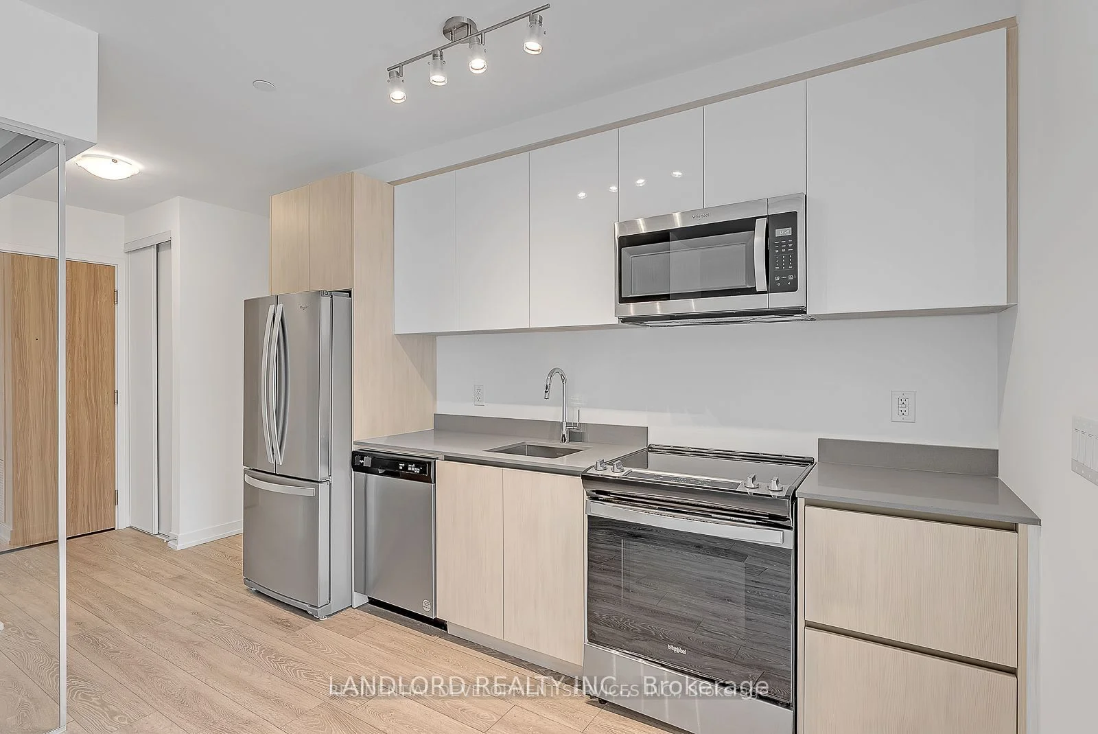 11 Maryport Avenue 118, Toronto W05, ON M3M 0E2