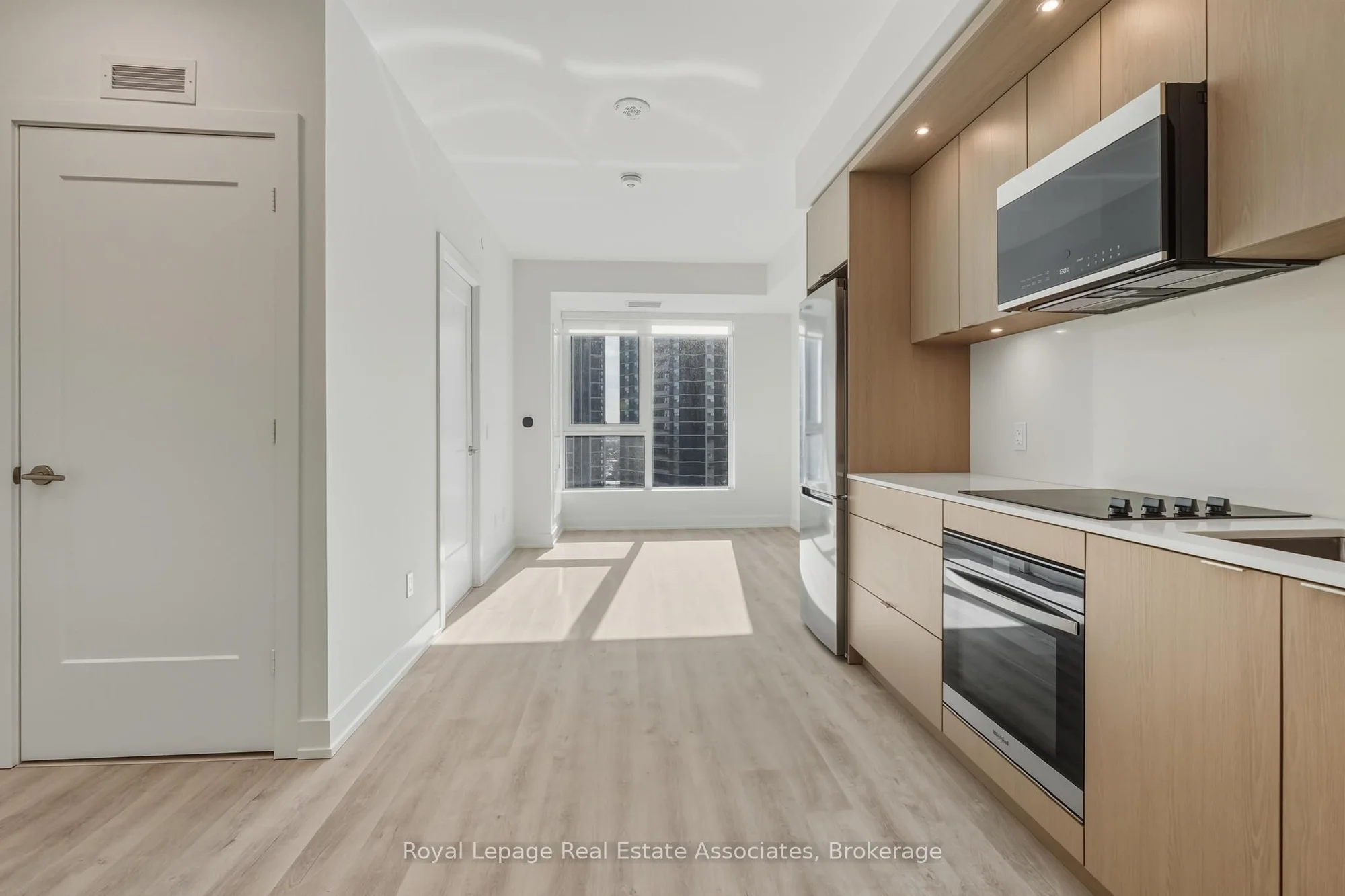60 Central Park Roadway 1605, Toronto W08, ON M9A 3K1
