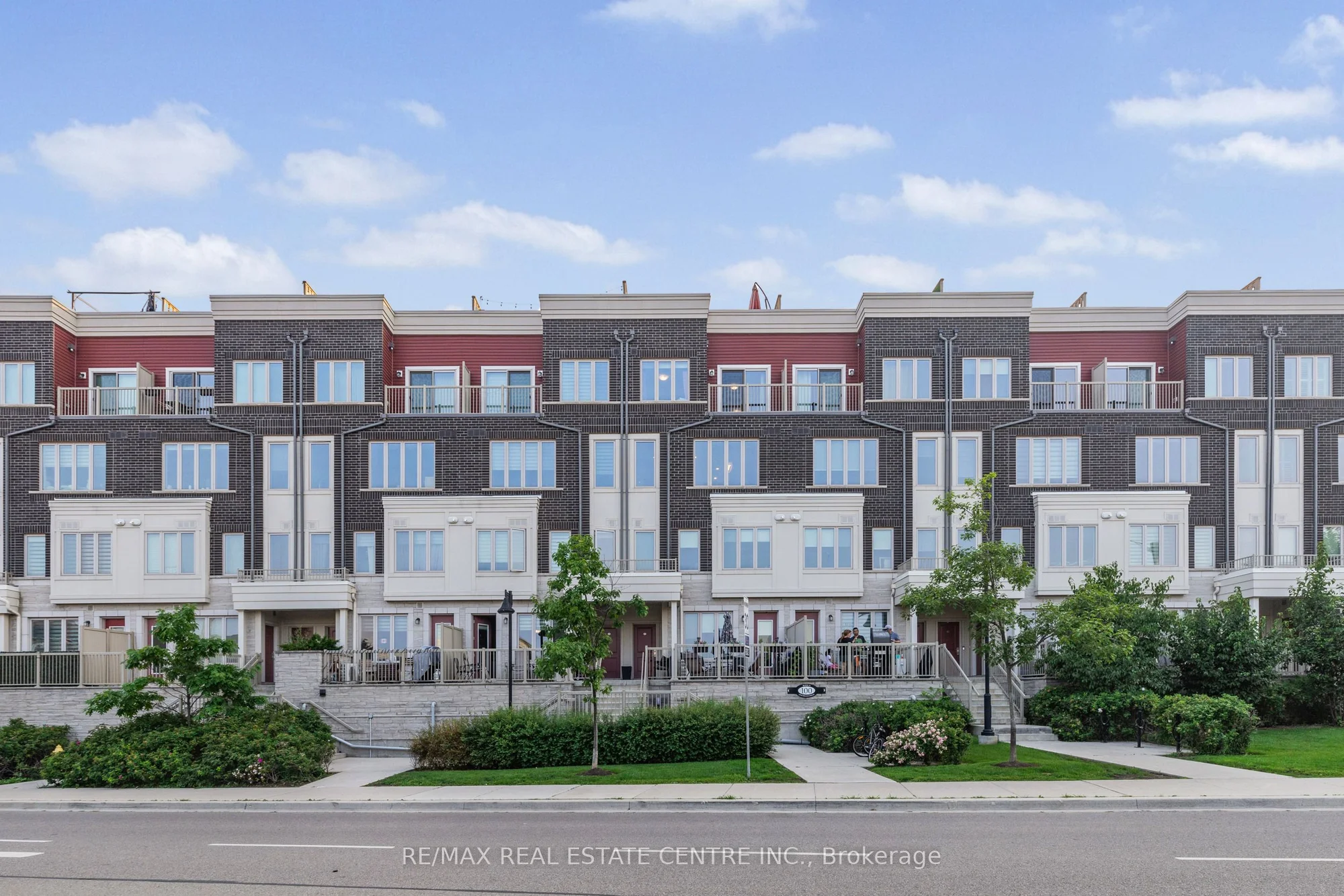 100 Long Branch Avenue 27, Toronto W06, ON M8W 0A9