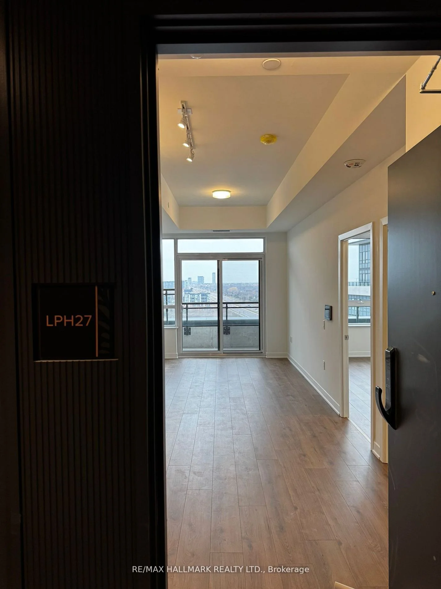 395 Dundas Street LPH27, Oakville, ON L6M 4M2