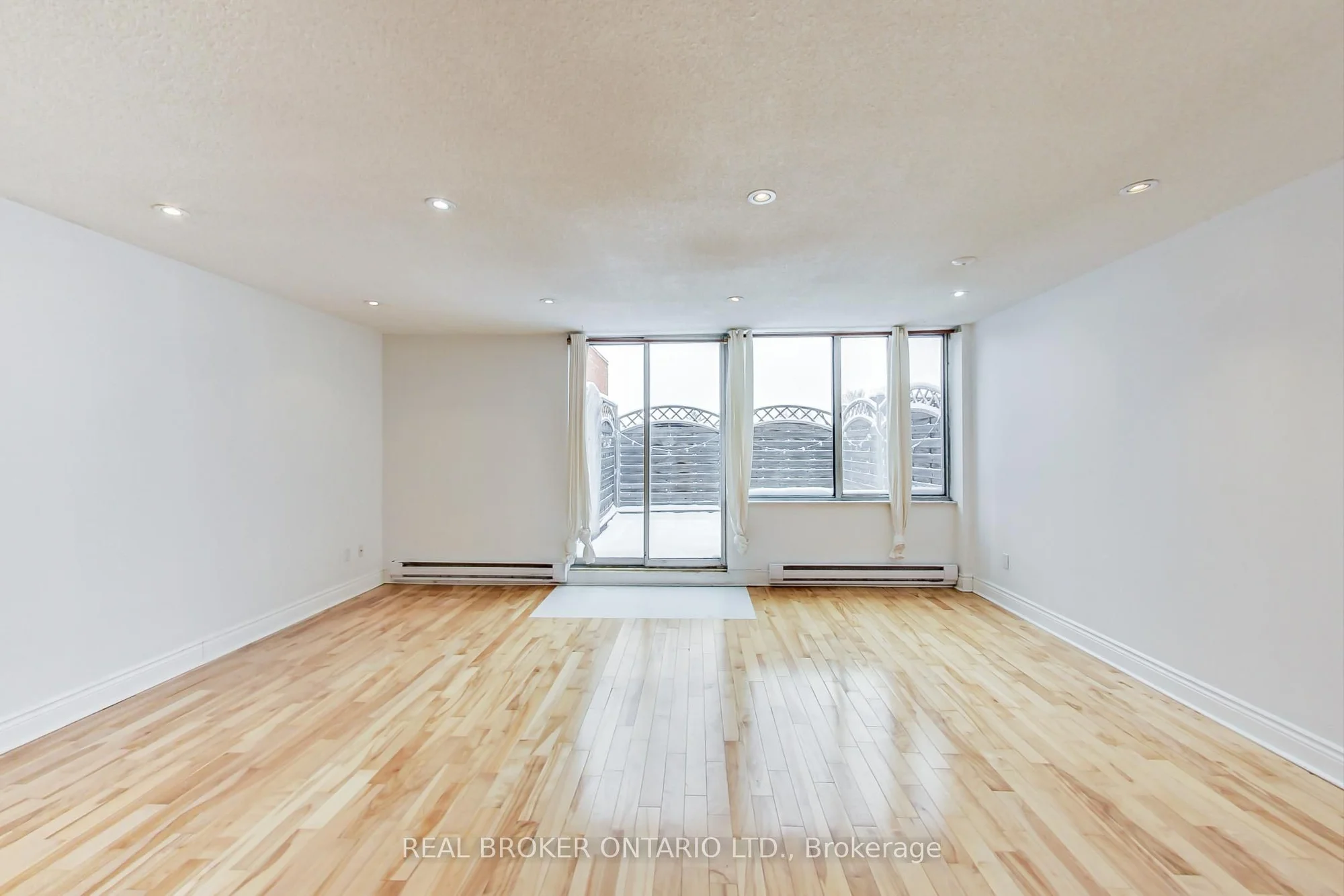 1011 Dufferin Street 301, Toronto W02, On M6h 4b5