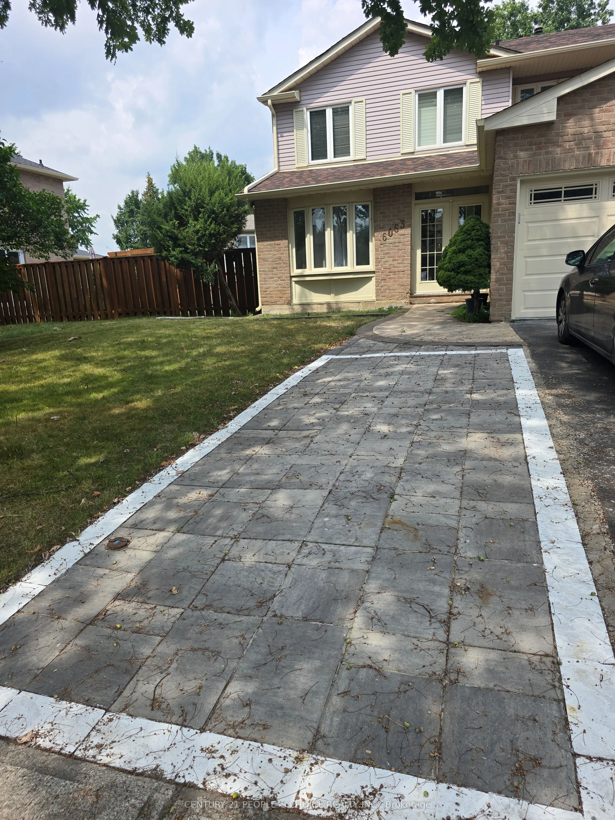 6063 Farmstead Lane, Mississauga, ON L5N 2Y9